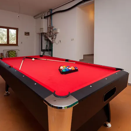 Mirjana Mit Eingezaeuntem Garten Holiday home Banjole